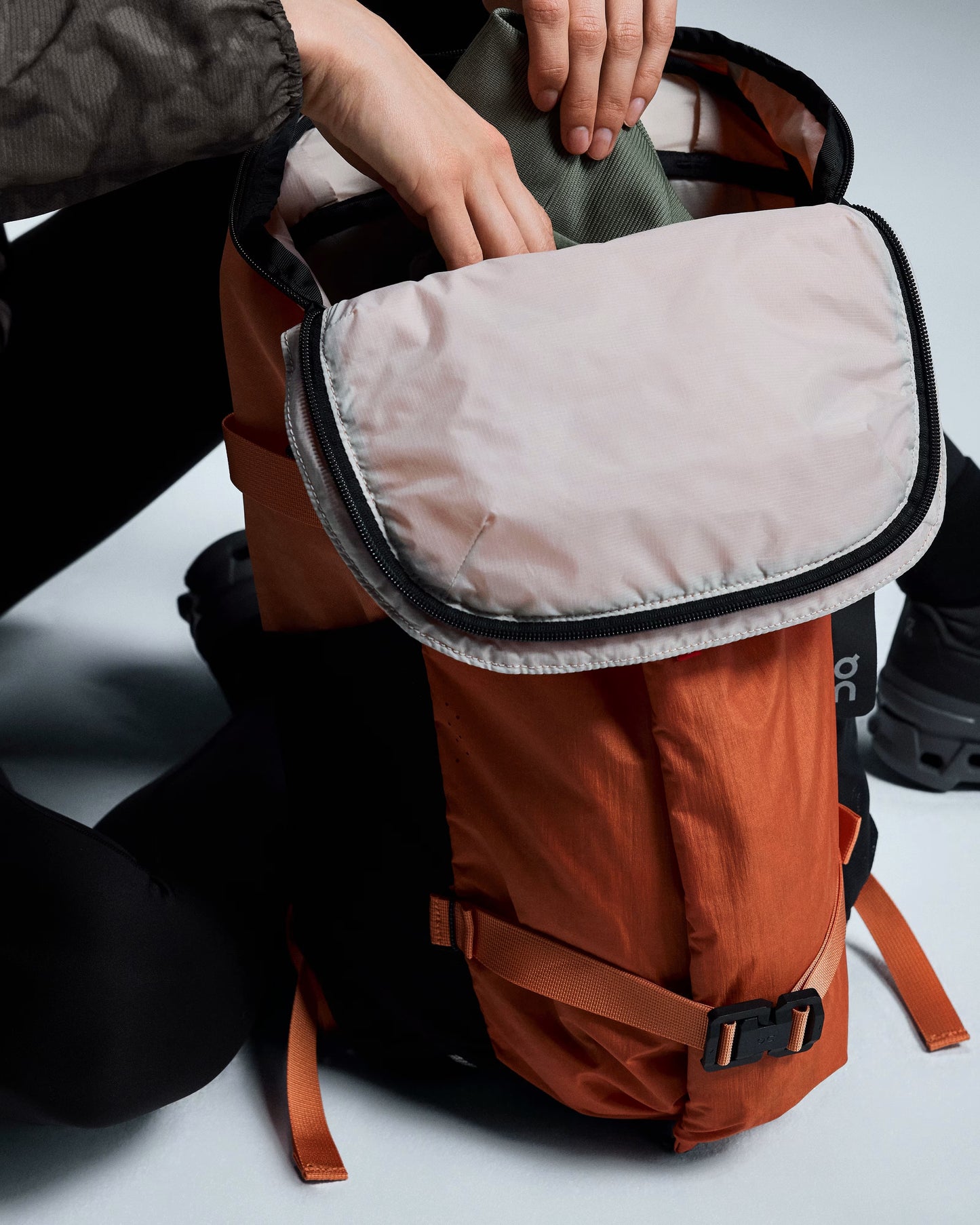 On Speed Pack 24L Elite Black | Magnet 온 스피드팩 24L 엘리트 2색상 선택